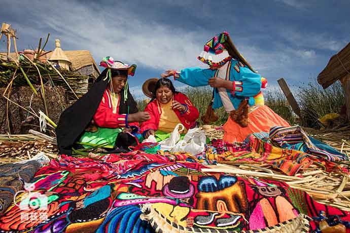 Bo toc Unos song tren dao noi ho Titicaca qua anh-Hinh-9